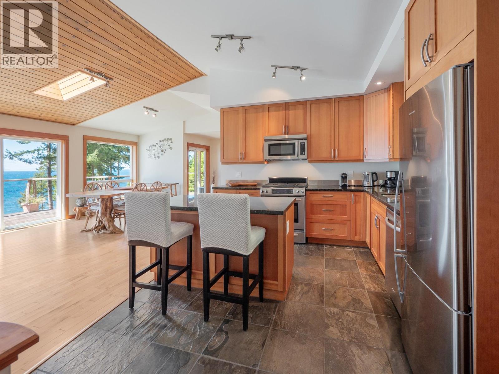 1321 Gower Point Road, Gibsons, British Columbia  V0N 1V3 - Photo 9 - R3161775