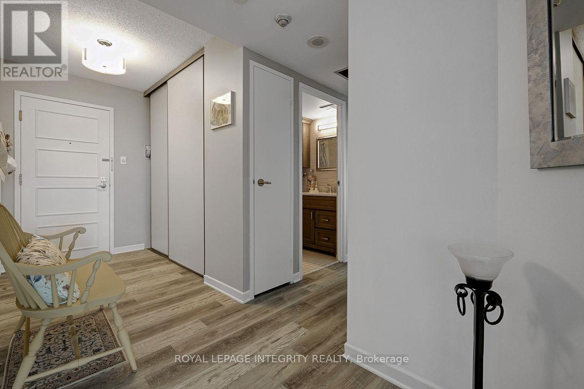 1601 - 1500 Riverside Drive, Ottawa, Ontario  K1G 4J4 - Photo 3 - X13765880