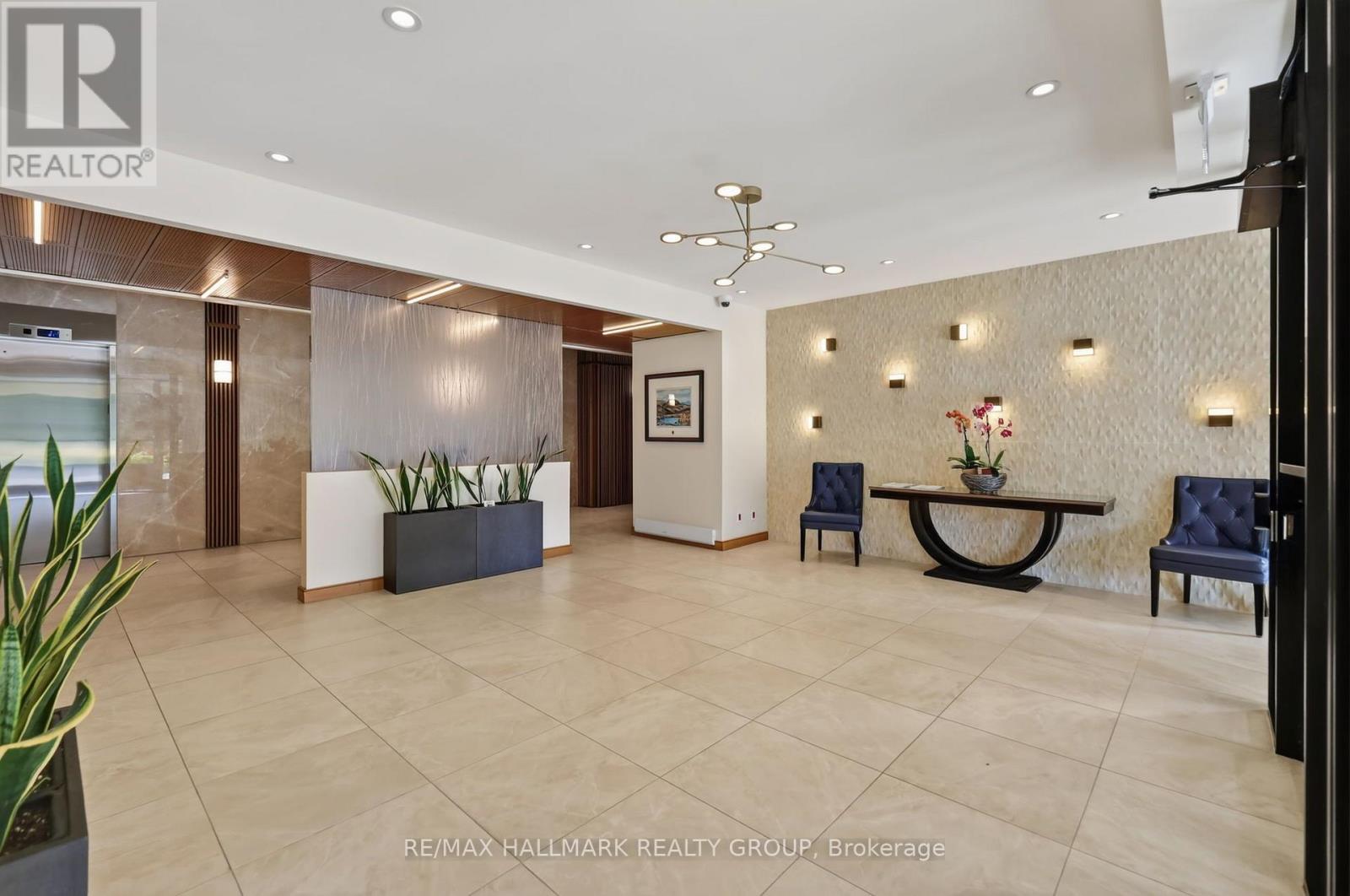 2402 - 1500 Riverside Drive, Ottawa, Ontario  K1G 4J4 - Photo 3 - X13765900