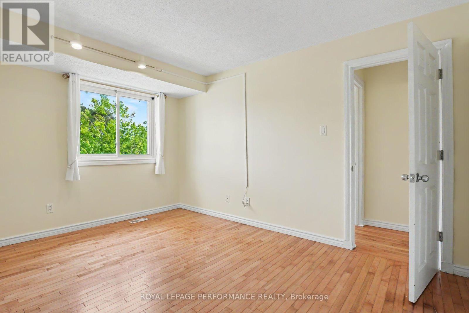 1394 Ridgebrook Drive, Ottawa, Ontario  K1B 4T2 - Photo 12 - X13766126
