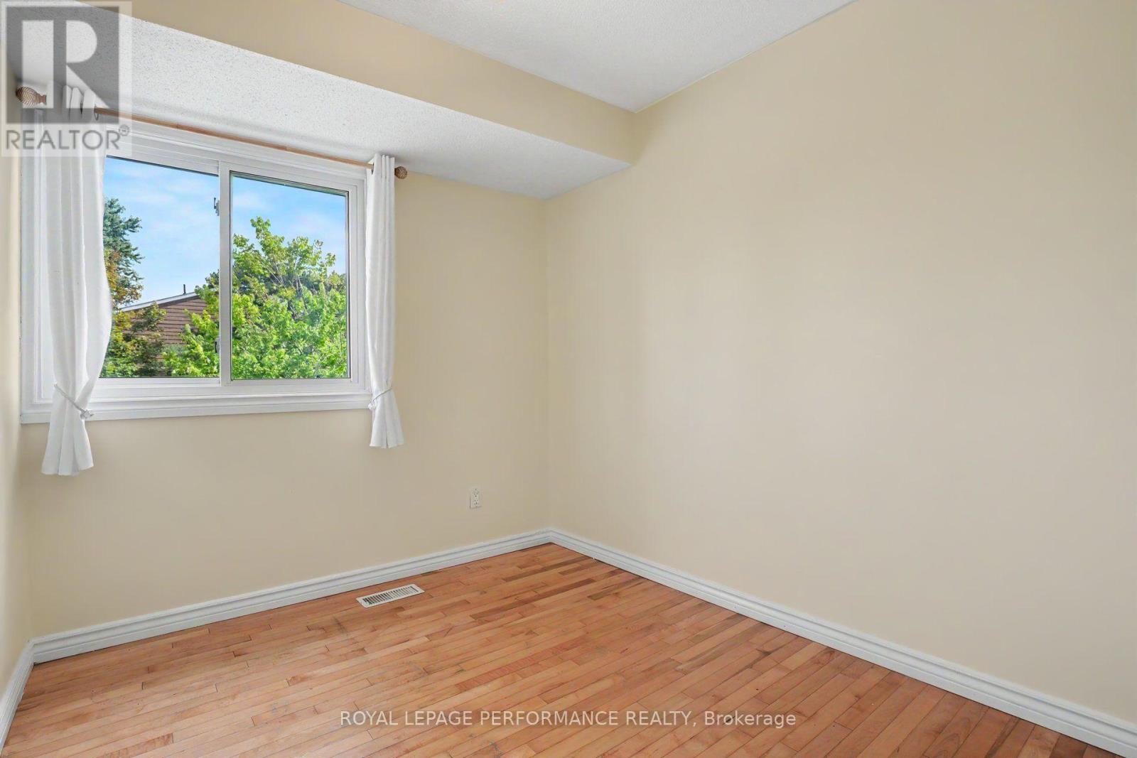 1394 Ridgebrook Drive, Ottawa, Ontario  K1B 4T2 - Photo 13 - X13766126