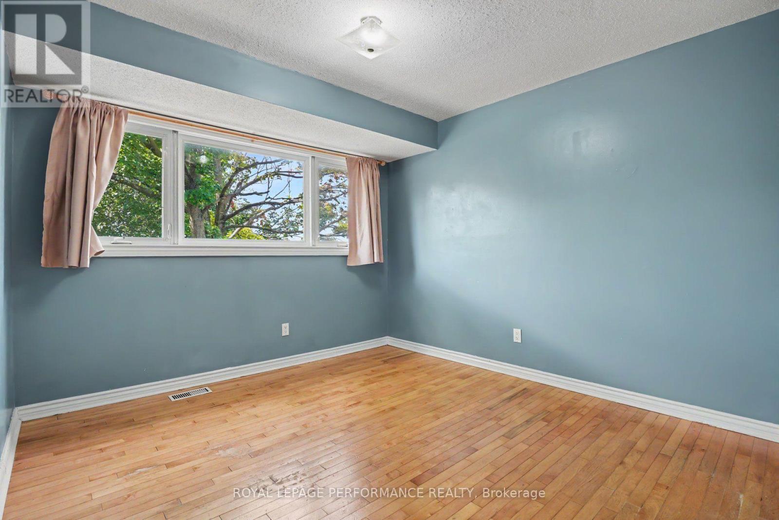 1394 Ridgebrook Drive, Ottawa, Ontario  K1B 4T2 - Photo 18 - X13766126