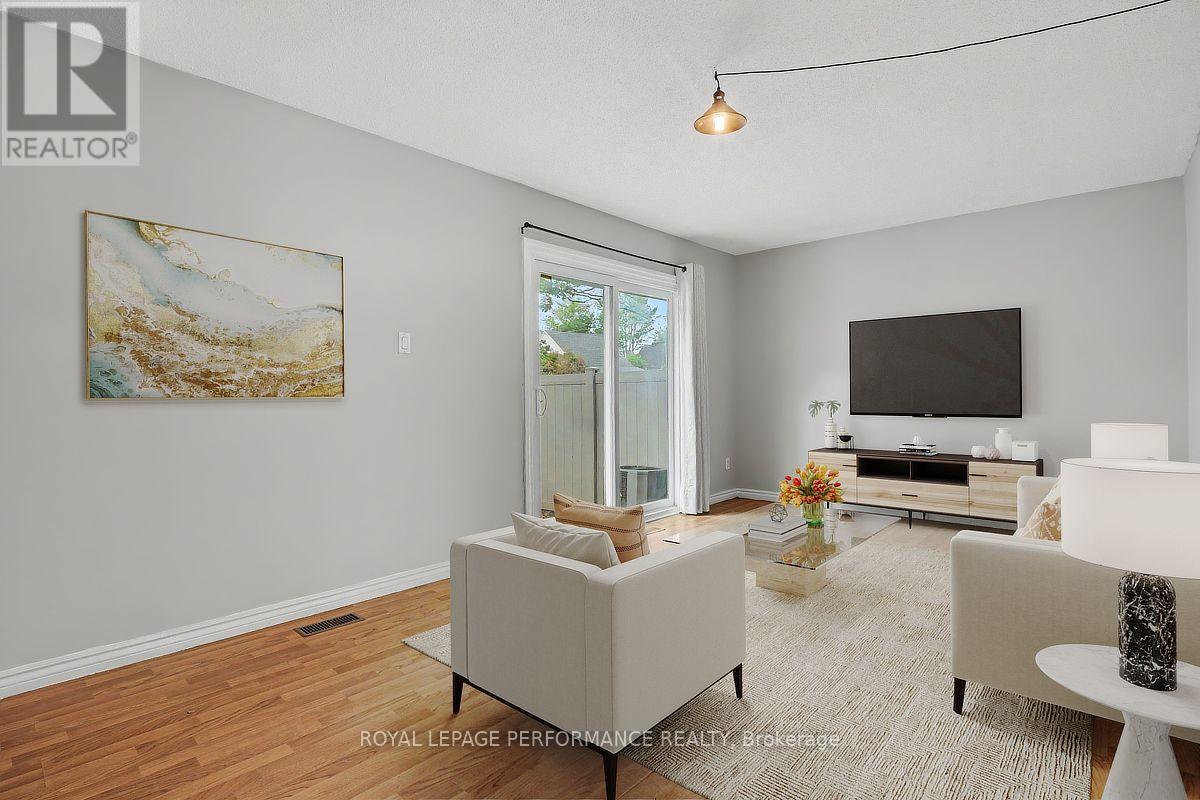 1394 Ridgebrook Drive, Ottawa, Ontario  K1B 4T2 - Photo 3 - X13766126