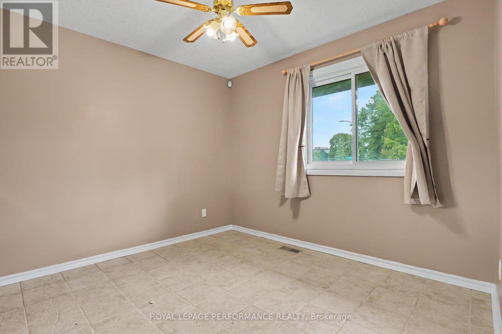 1394 Ridgebrook Drive, Ottawa, Ontario  K1B 4T2 - Photo 9 - X13766126