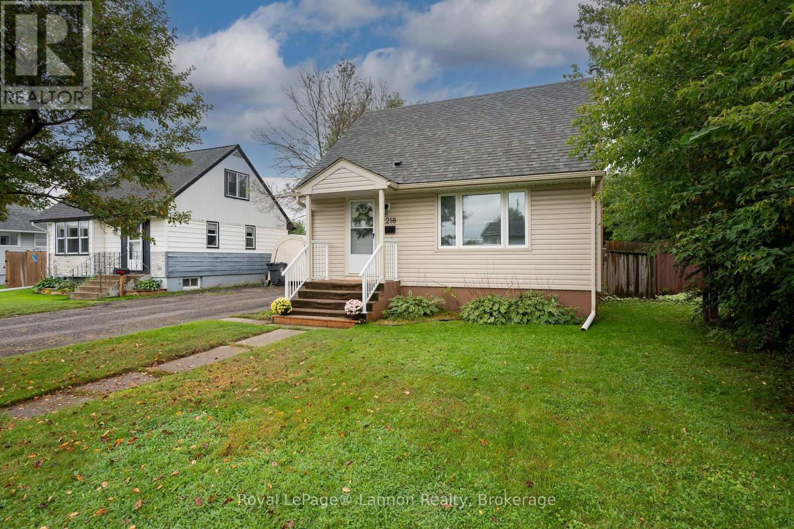 2218 Isabella Street E, Thunder Bay, Ontario  P7E 5C6 - Photo 2 - X13765776
