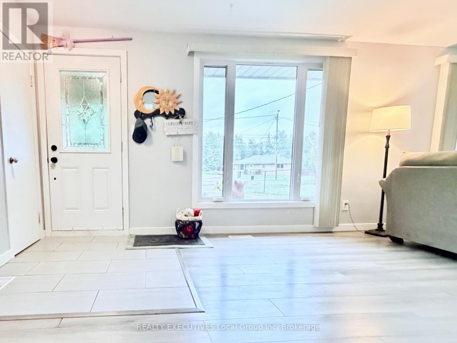5 Ralph Place, North Bay, Ontario  P1A 1L3 - Photo 3 - X13765898