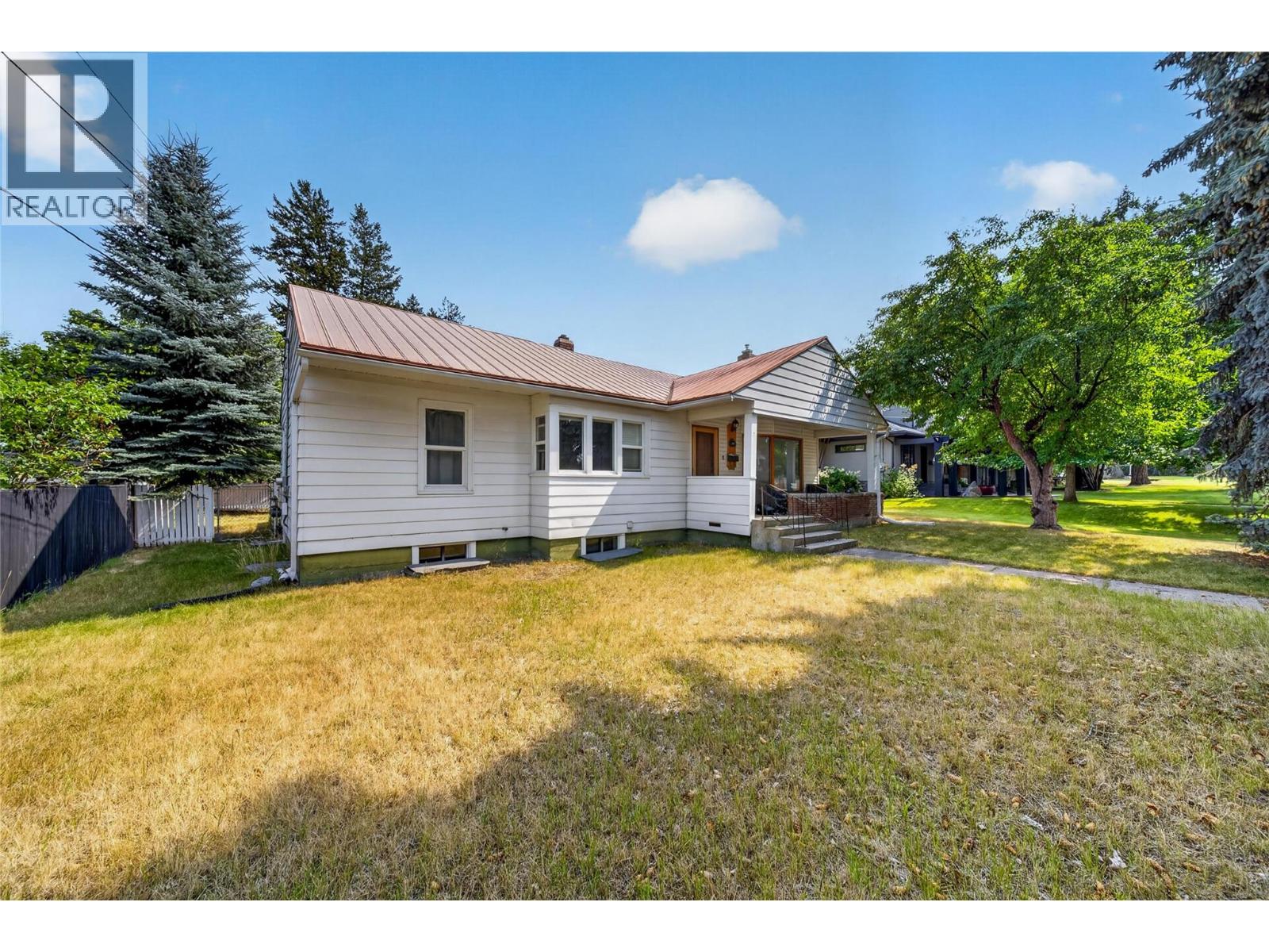 308 11th Avenue S, Cranbrook, British Columbia V1C 2P8 - Photo 2 - 10399986