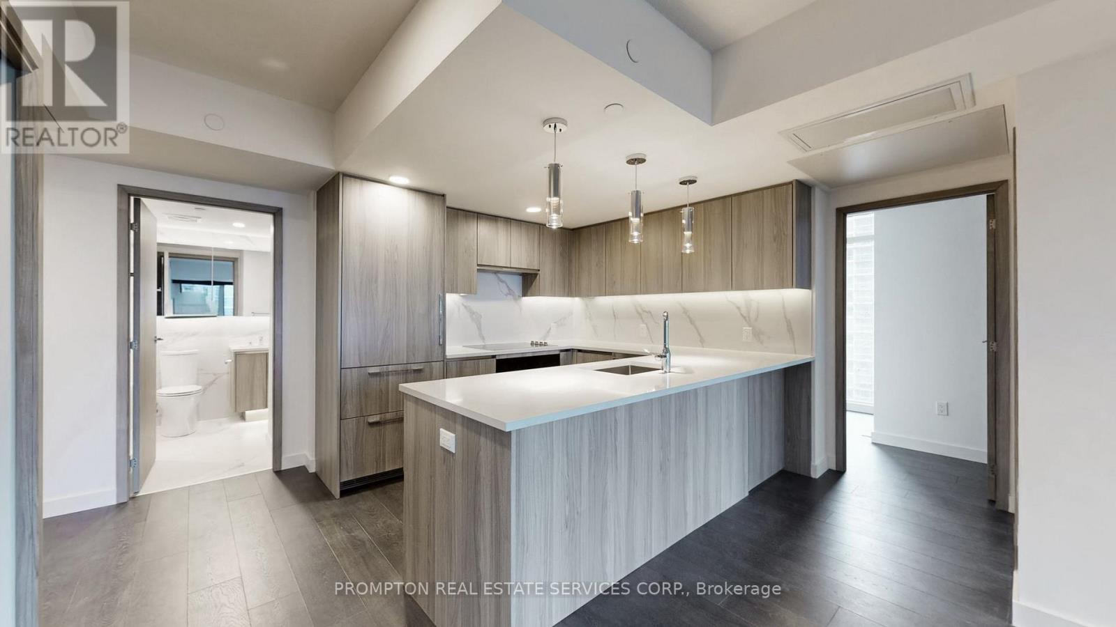 7007 - 3 Concord Cityplace Way, Toronto, Ontario  M5V 0X4 - Photo 2 - C13766018