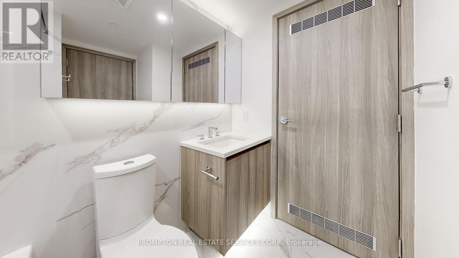 7007 - 3 Concord Cityplace Way, Toronto, Ontario  M5V 0X4 - Photo 9 - C13766018