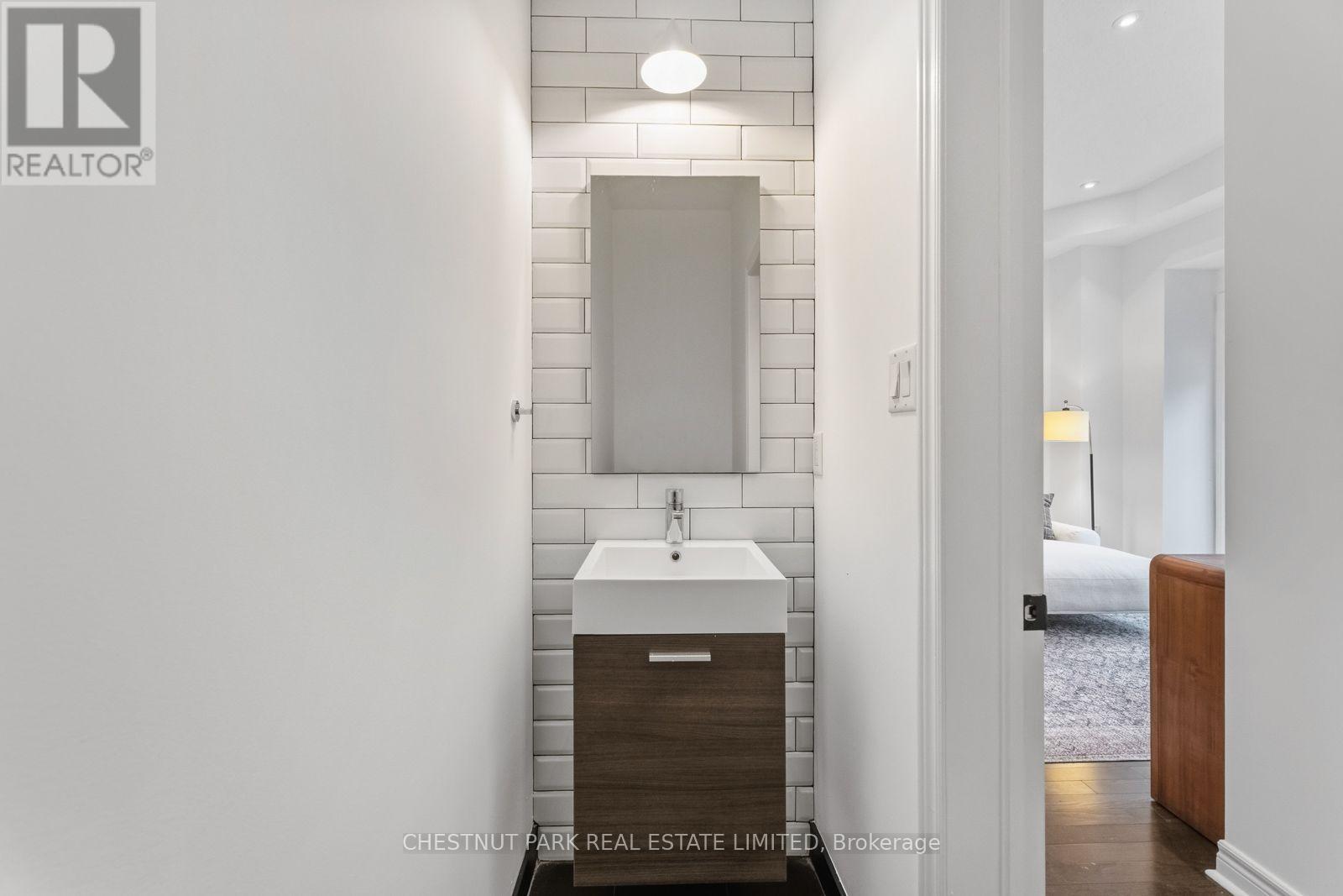 1437 Queen Street E, Toronto, Ontario  M4L 1E2 - Photo 13 - E13765670