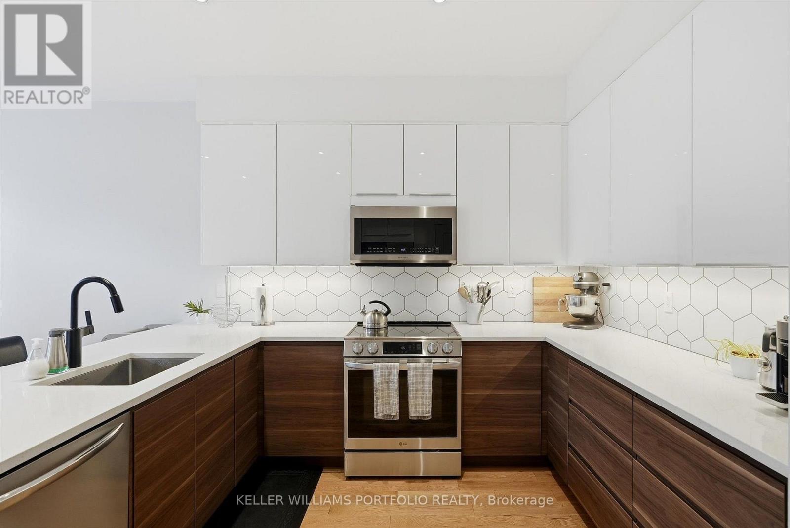 80 Crossovers Street, Toronto, Ontario M4E 3X4 - Photo 15 - E13766038