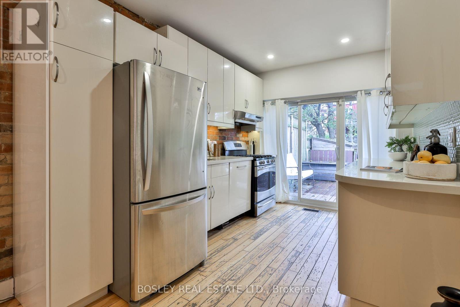 32 Mountalan Avenue, Toronto, Ontario  M4J 1H4 - Photo 11 - E13766078