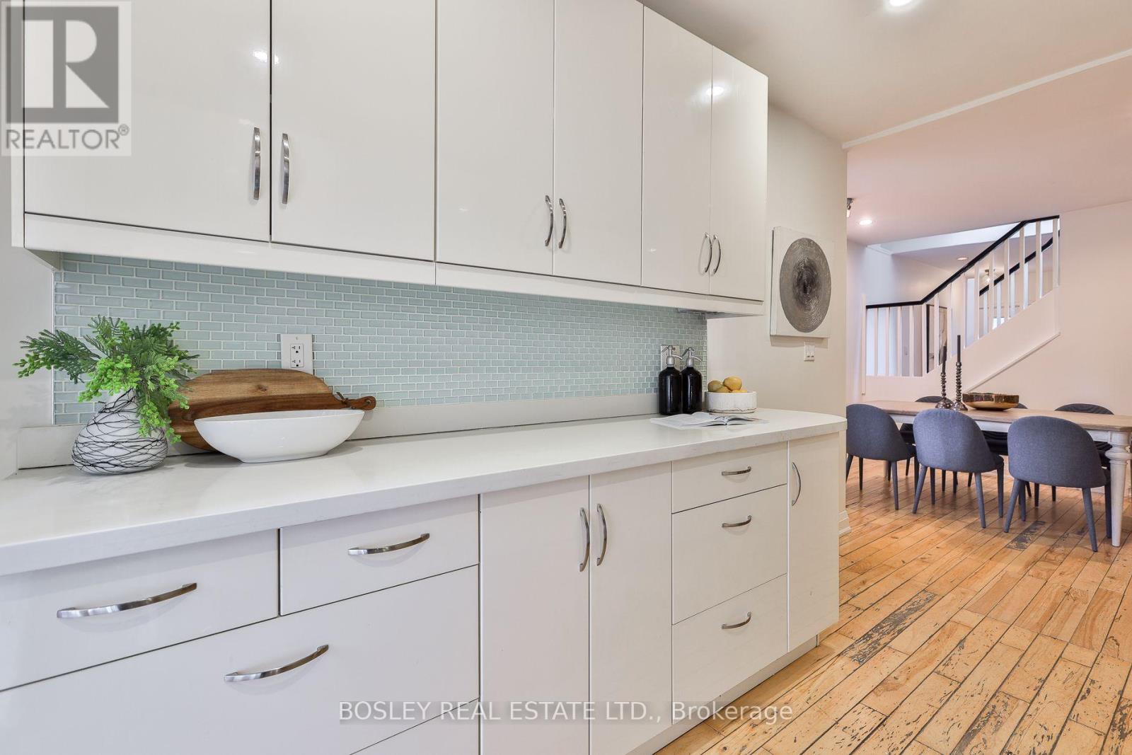 32 Mountalan Avenue, Toronto, Ontario  M4J 1H4 - Photo 16 - E13766078