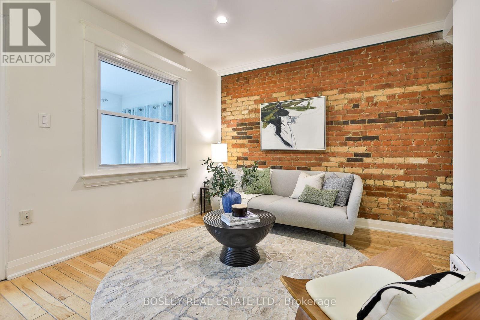 32 Mountalan Avenue, Toronto, Ontario  M4J 1H4 - Photo 2 - E13766078