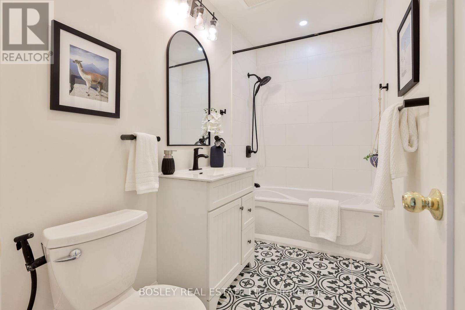 32 Mountalan Avenue, Toronto, Ontario  M4J 1H4 - Photo 28 - E13766078