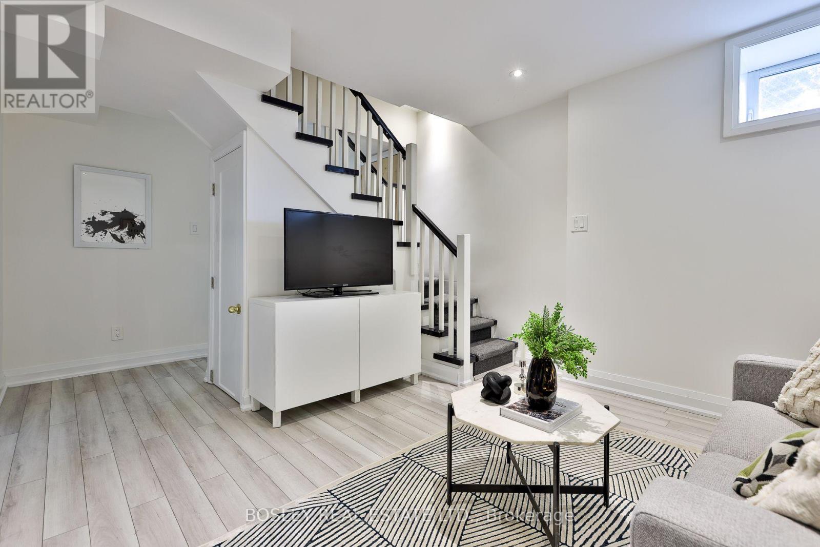 32 Mountalan Avenue, Toronto, Ontario  M4J 1H4 - Photo 34 - E13766078