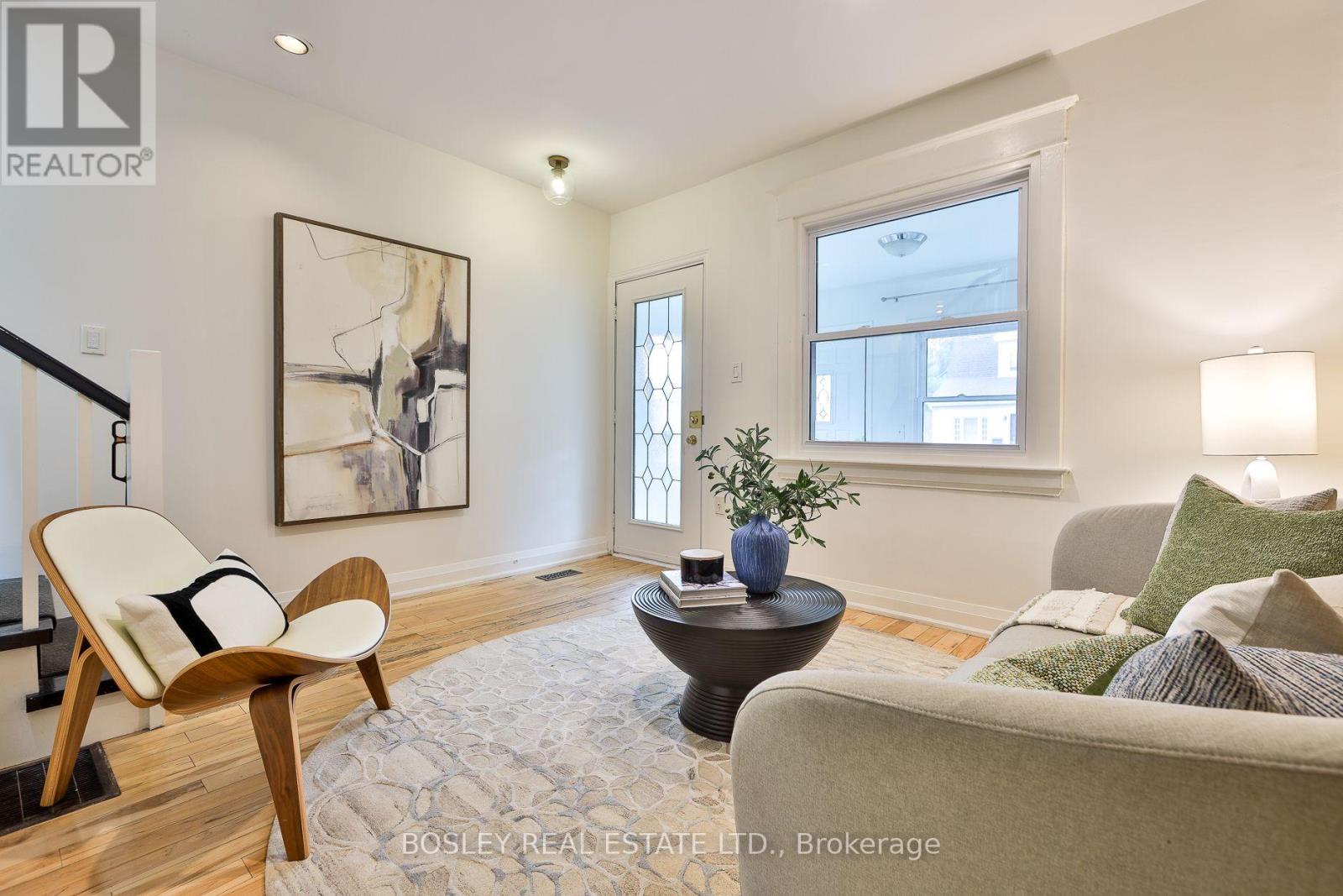 32 Mountalan Avenue, Toronto, Ontario  M4J 1H4 - Photo 5 - E13766078
