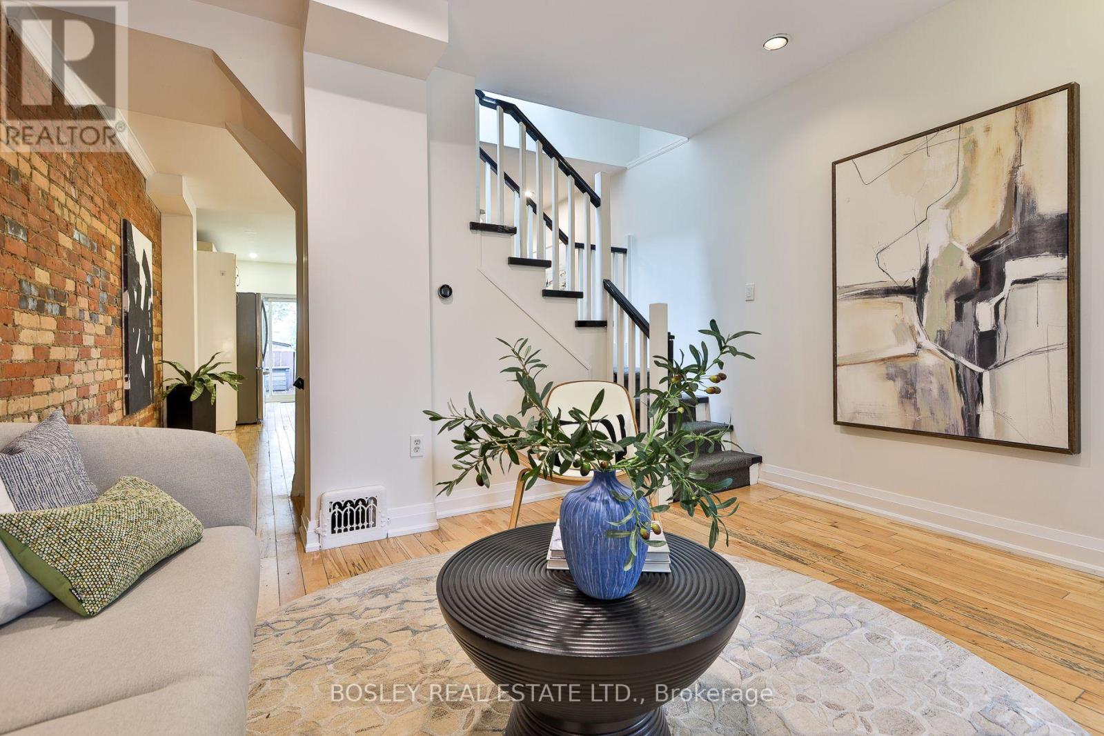 32 Mountalan Avenue, Toronto, Ontario  M4J 1H4 - Photo 7 - E13766078