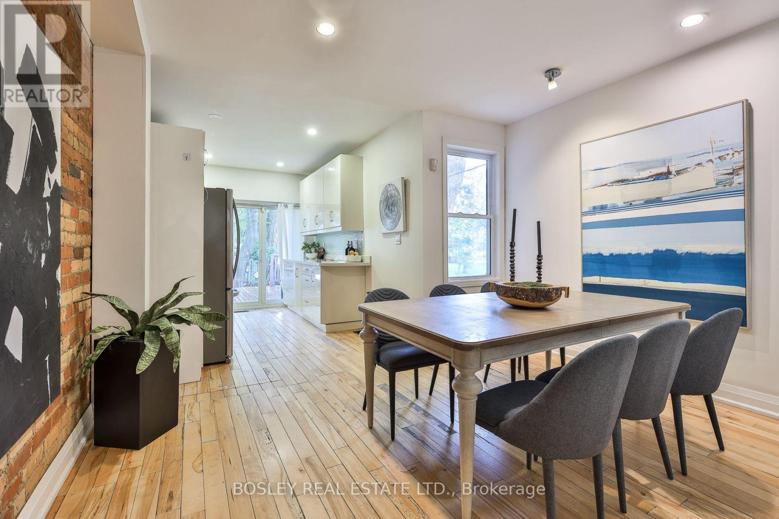 32 Mountalan Avenue, Toronto, Ontario  M4J 1H4 - Photo 8 - E13766078