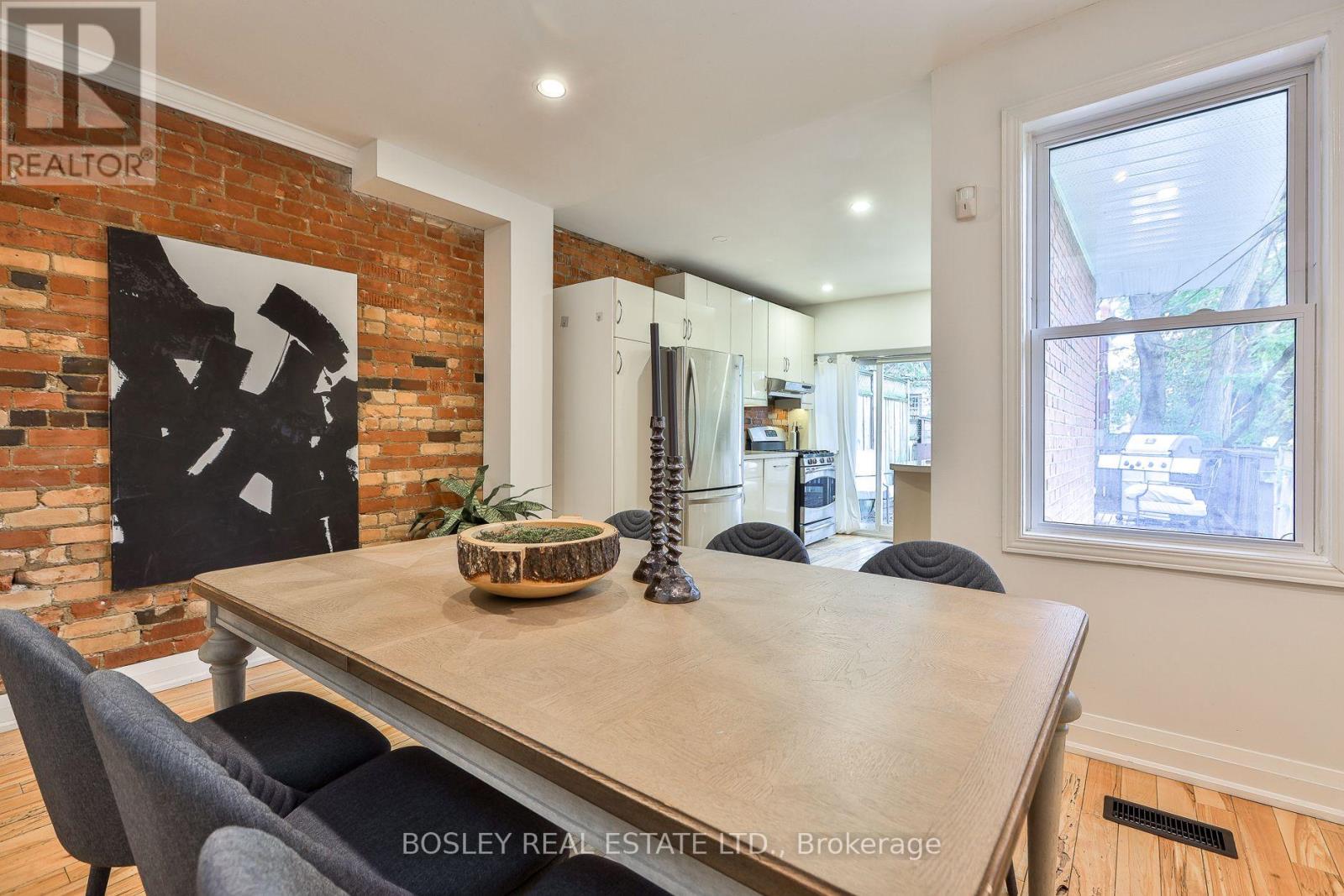 32 Mountalan Avenue, Toronto, Ontario  M4J 1H4 - Photo 9 - E13766078