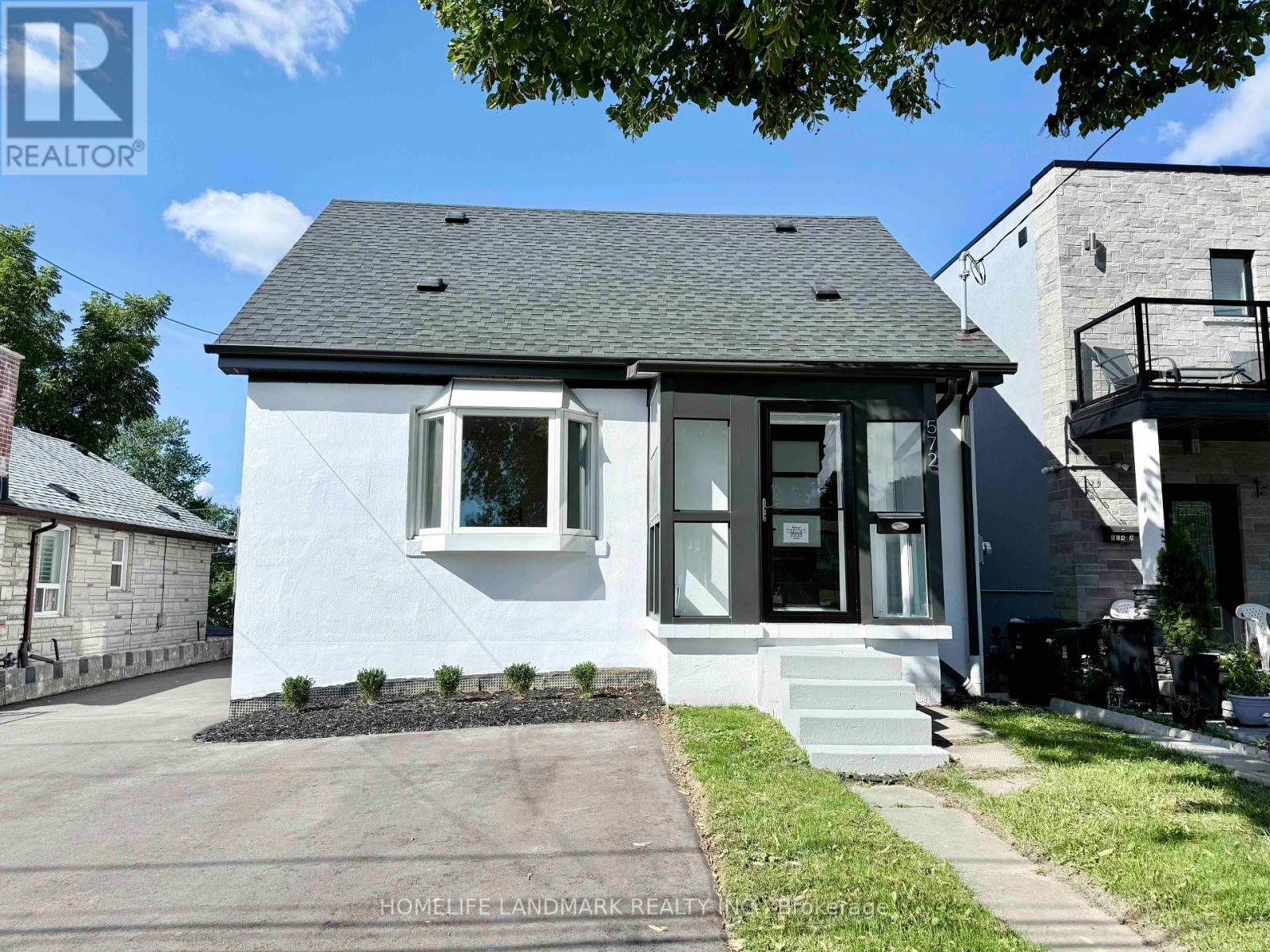 572 Pharmacy Avenue, Toronto, Ontario  M1L 3G9 - Photo 2 - E13766098