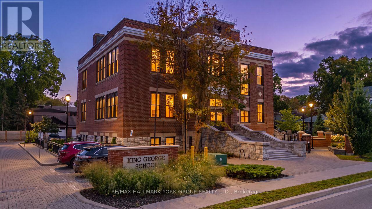 203 - 400 PARK AVENUE, Newmarket, Ontario