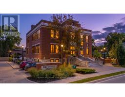 203 - 400 PARK AVENUE, Newmarket, Ontario