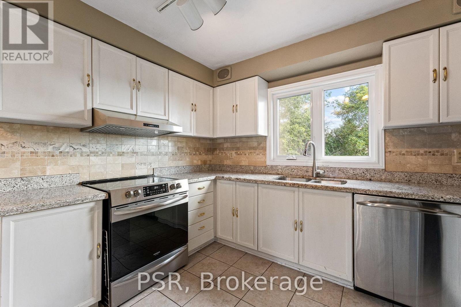 6 Lippincott Court, Richmond Hill (North Richvale), Ontario  L4C 7M5 - Photo 10 - N13765838