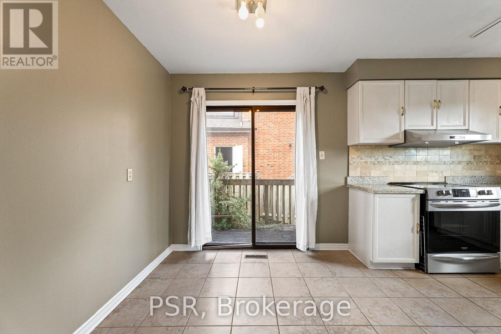 6 Lippincott Court, Richmond Hill (North Richvale), Ontario  L4C 7M5 - Photo 12 - N13765838