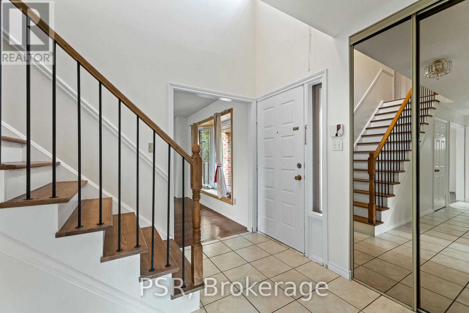 6 Lippincott Court, Richmond Hill (North Richvale), Ontario  L4C 7M5 - Photo 2 - N13765838