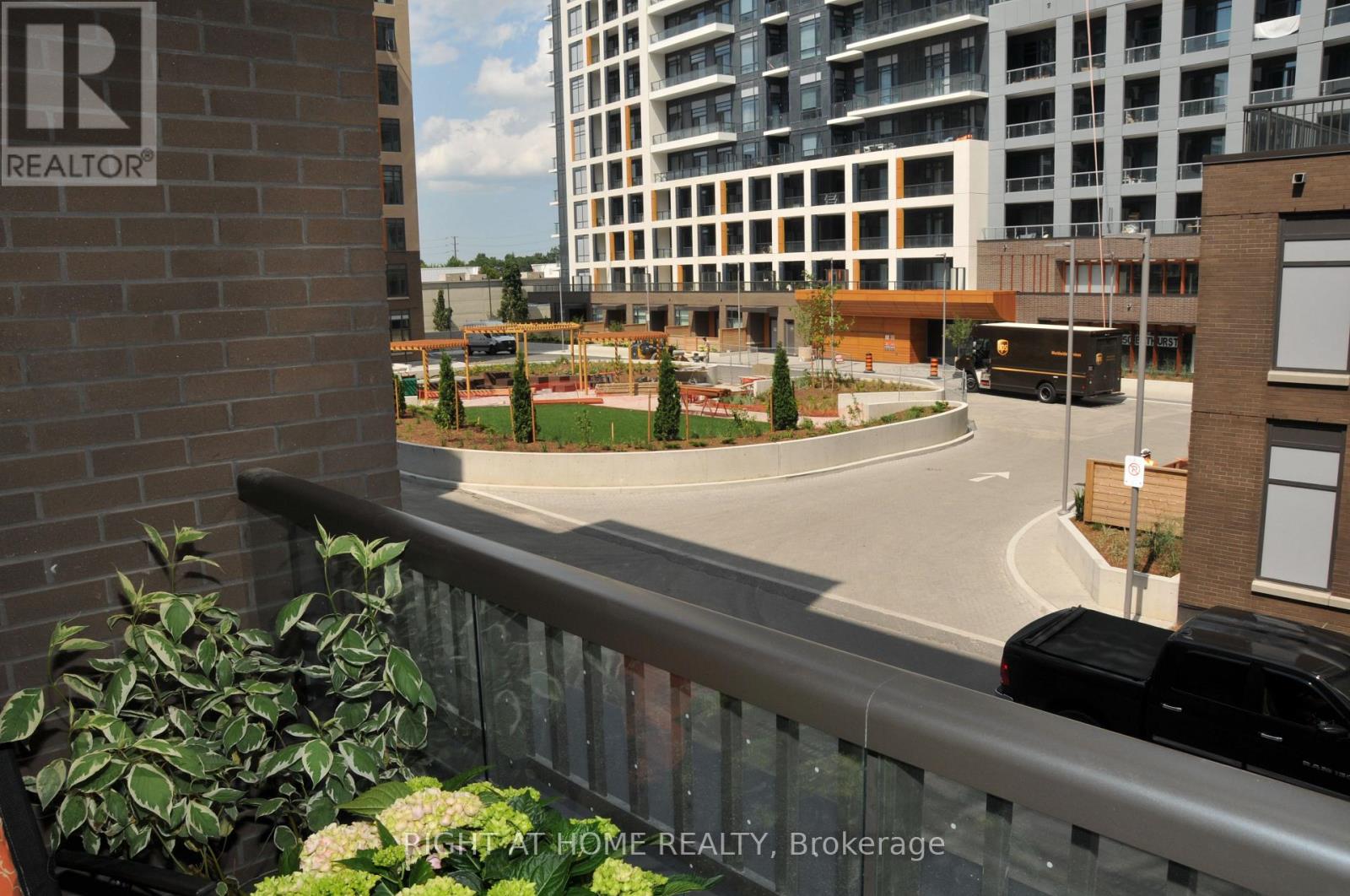 221 - 8 Beverley Glen Boulevard, Vaughan (Beverley Glen), Ontario  L4J 8N8 - Photo 10 - N13765922