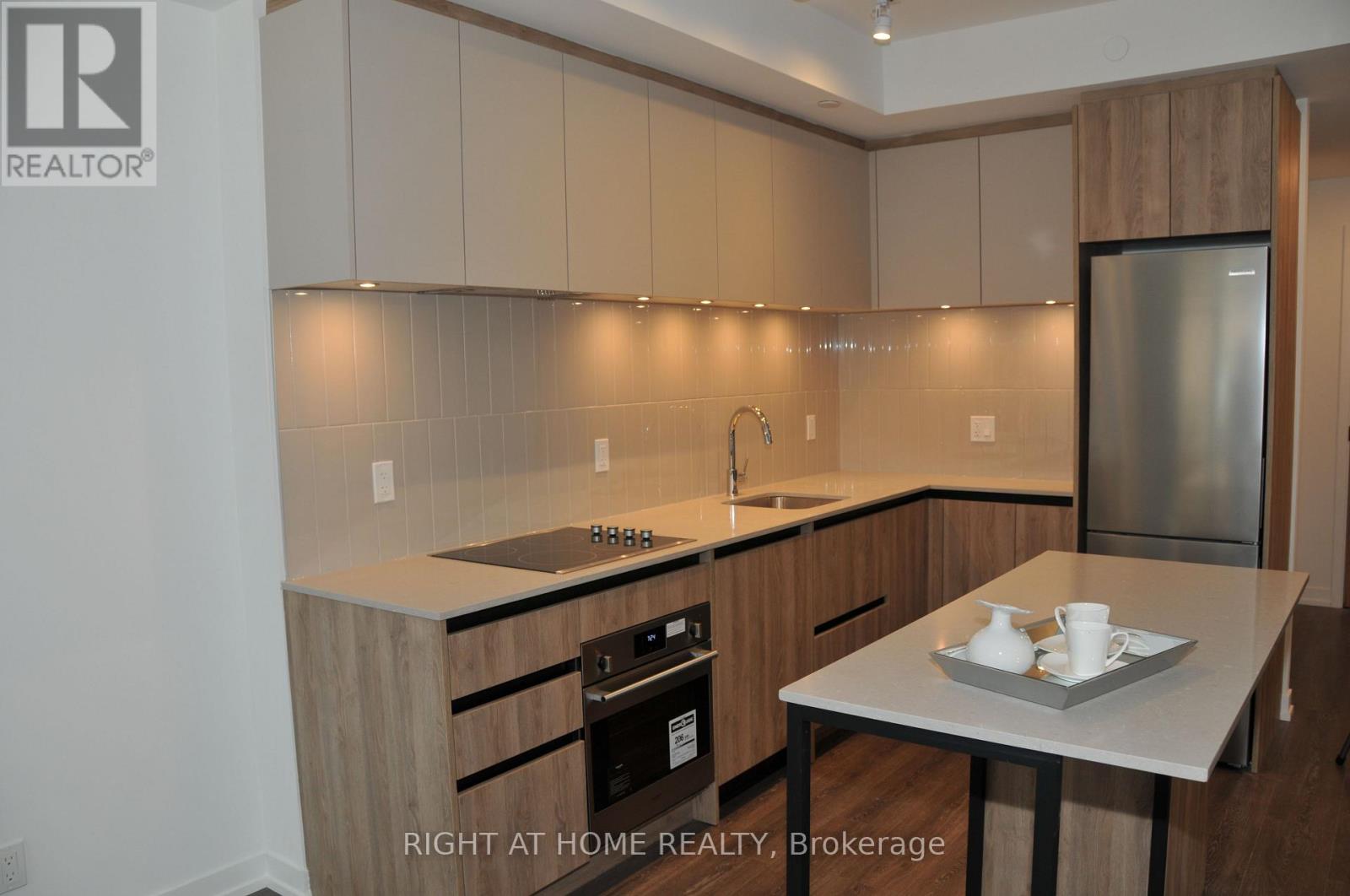 221 - 8 Beverley Glen Boulevard, Vaughan (Beverley Glen), Ontario  L4J 8N8 - Photo 3 - N13765922
