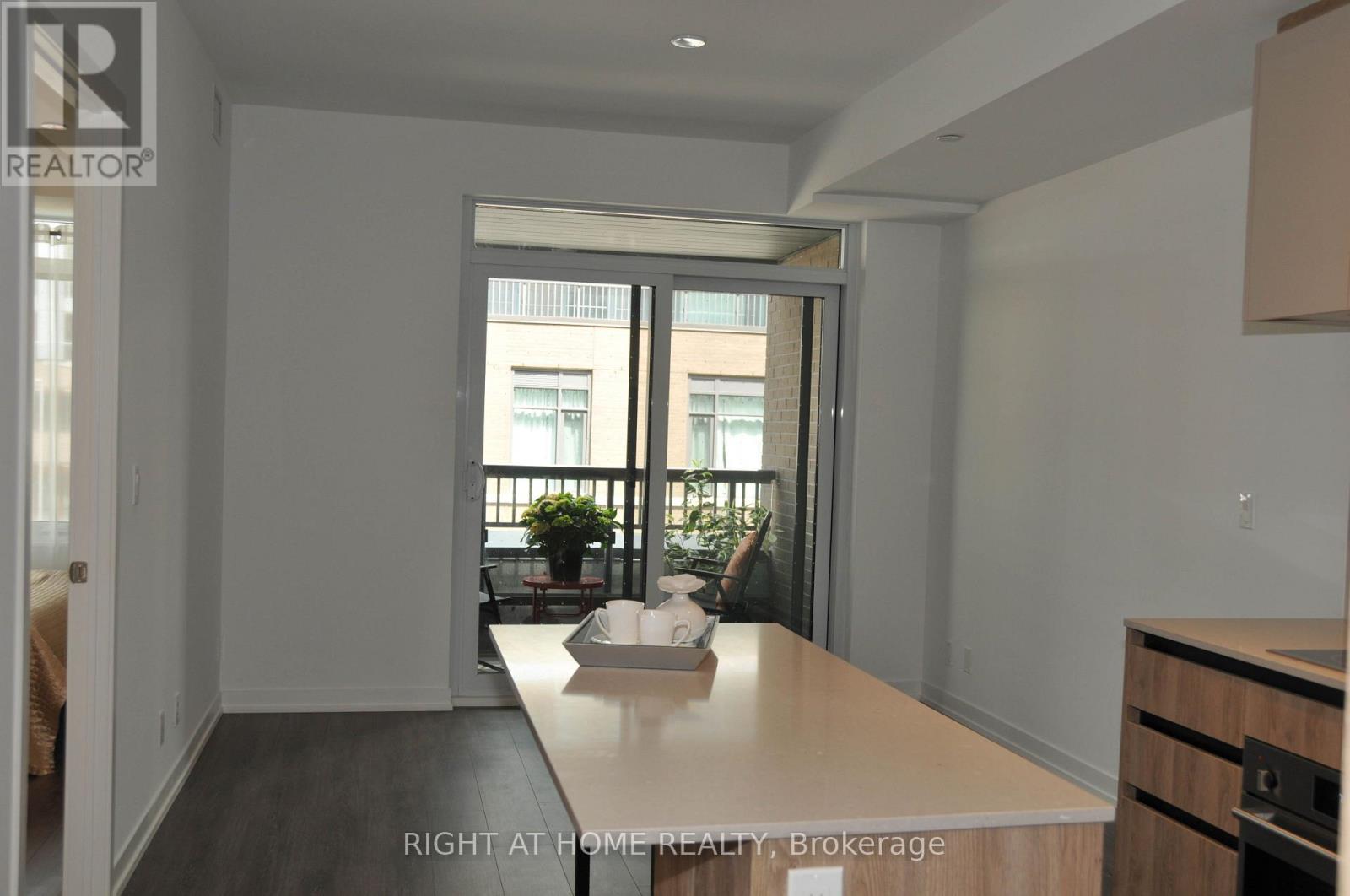 221 - 8 Beverley Glen Boulevard, Vaughan (Beverley Glen), Ontario  L4J 8N8 - Photo 4 - N13765922