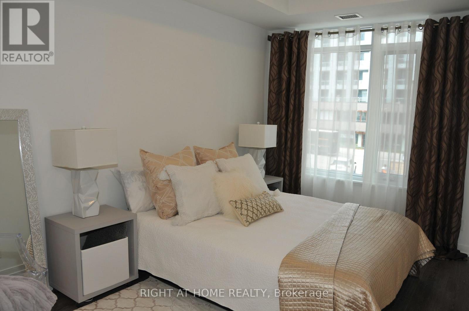 221 - 8 Beverley Glen Boulevard, Vaughan (Beverley Glen), Ontario  L4J 8N8 - Photo 5 - N13765922