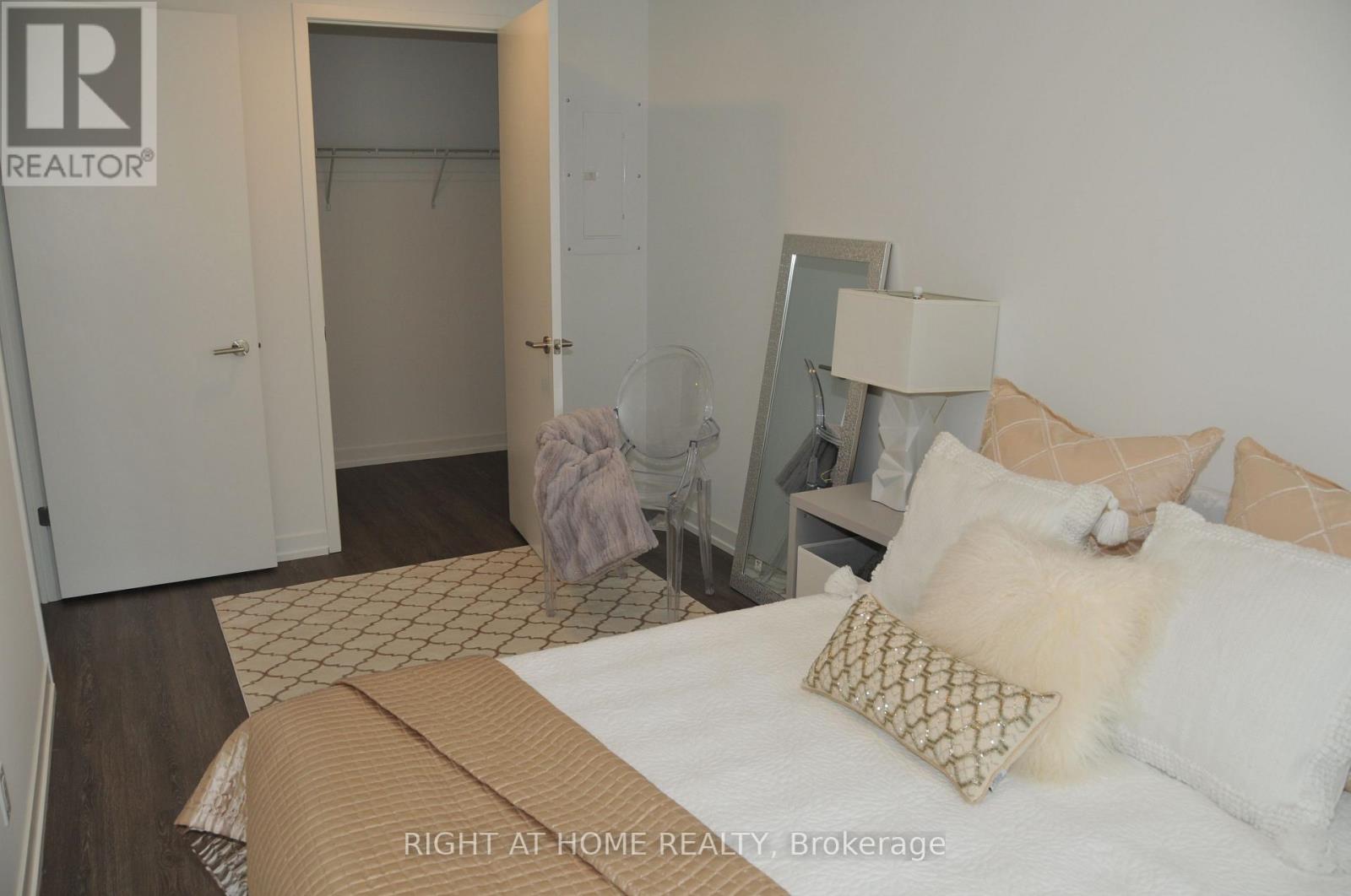 221 - 8 Beverley Glen Boulevard, Vaughan (Beverley Glen), Ontario  L4J 8N8 - Photo 6 - N13765922