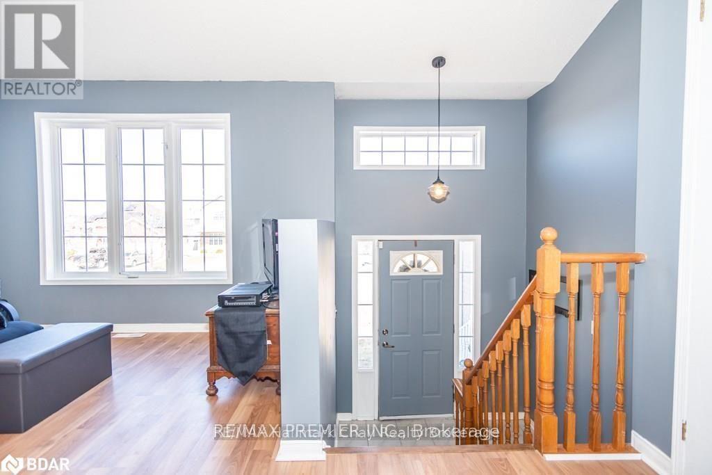 Main - 11 Draper Crescent, Barrie, Ontario L4N 8B1 - Photo 3 - S13765992
