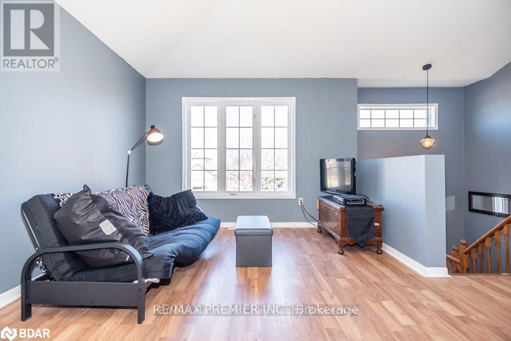 Main - 11 Draper Crescent, Barrie, Ontario L4N 8B1 - Photo 5 - S13765992