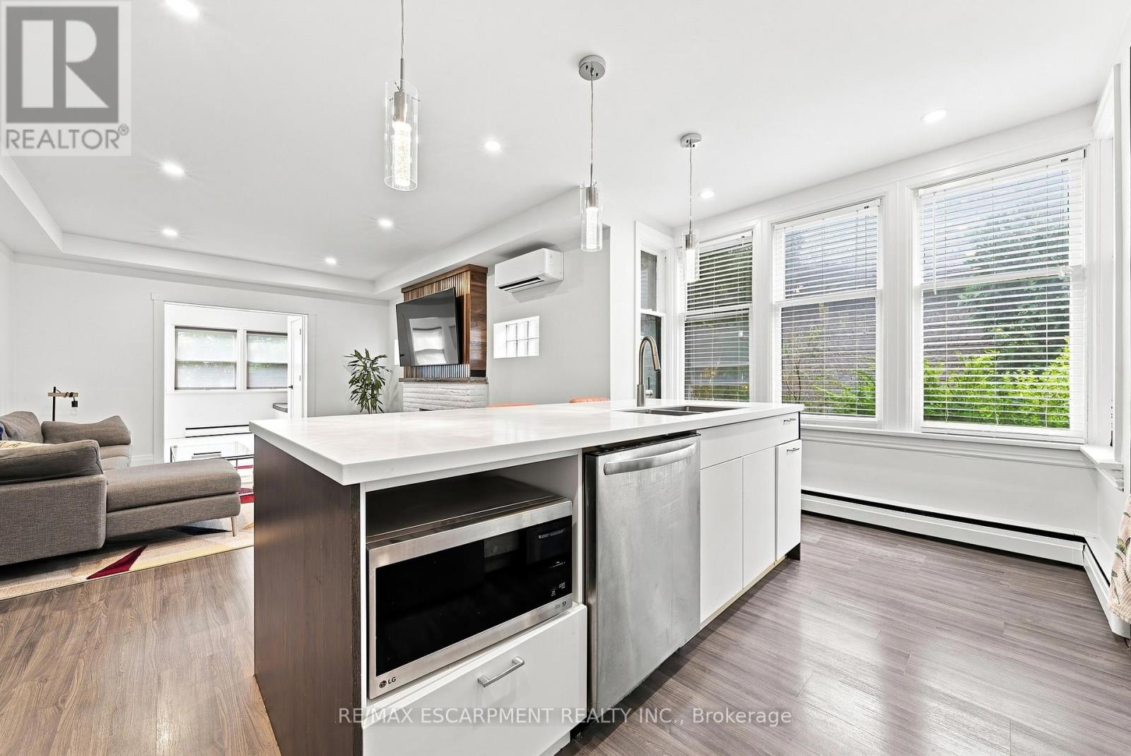 2177 Lakeshore Road, Burlington, Ontario  L7R 1A5 - Photo 9 - W13765678