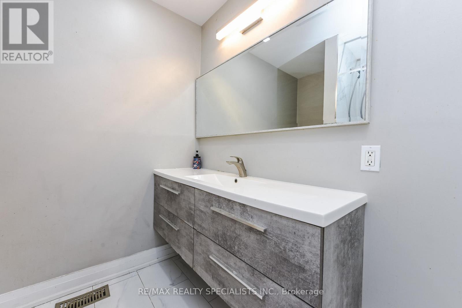 Upper - 137 Avondale Boulevard, Brampton, Ontario  L6T 1H5 - Photo 28 - W13765694