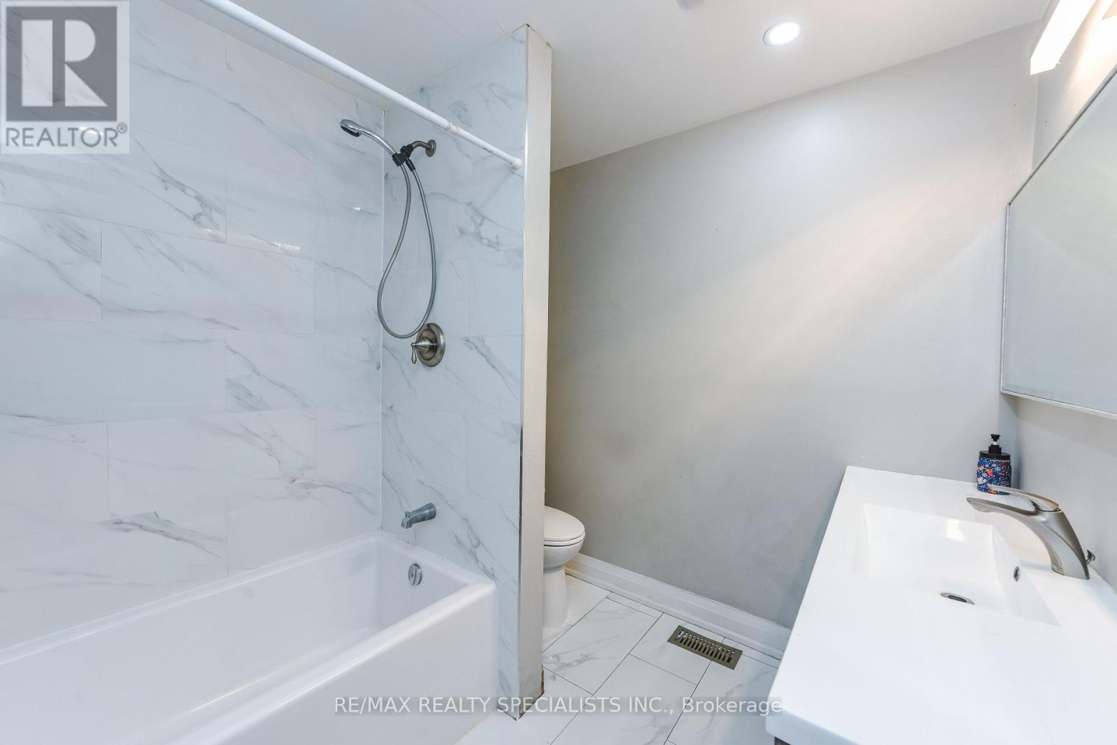 Upper - 137 Avondale Boulevard, Brampton, Ontario  L6T 1H5 - Photo 29 - W13765694