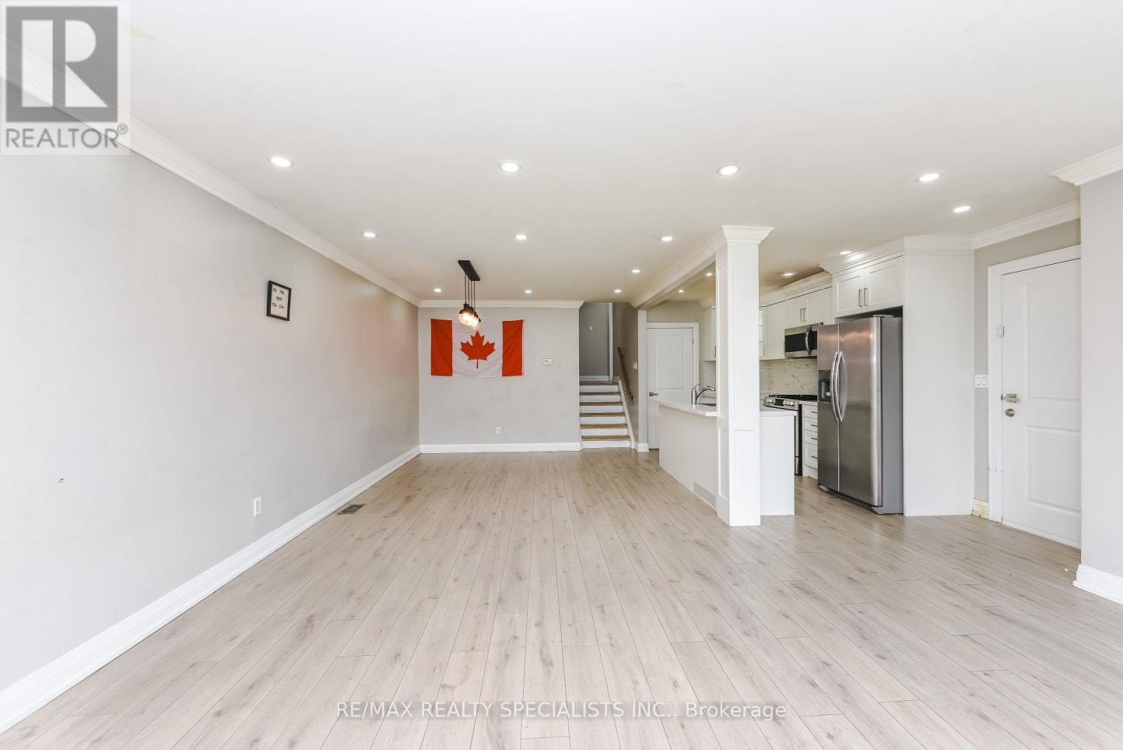 Upper - 137 Avondale Boulevard, Brampton, Ontario  L6T 1H5 - Photo 5 - W13765694