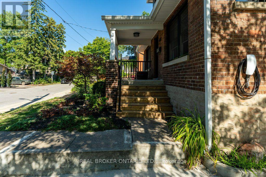 493 Crosby Avenue, Burlington, Ontario L7R 2R6 - Photo 4 - W13765722