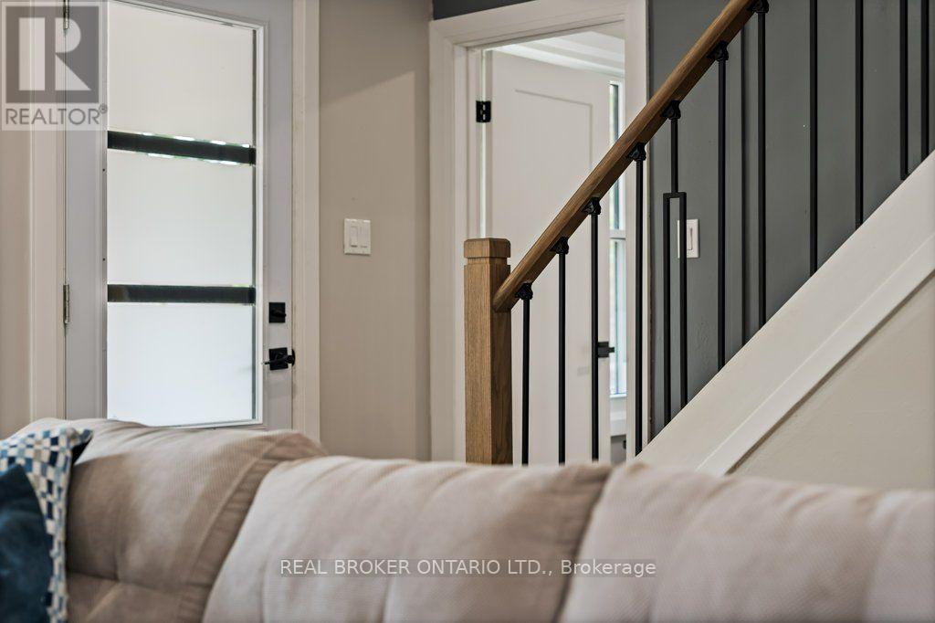 493 Crosby Avenue, Burlington, Ontario L7R 2R6 - Photo 5 - W13765722