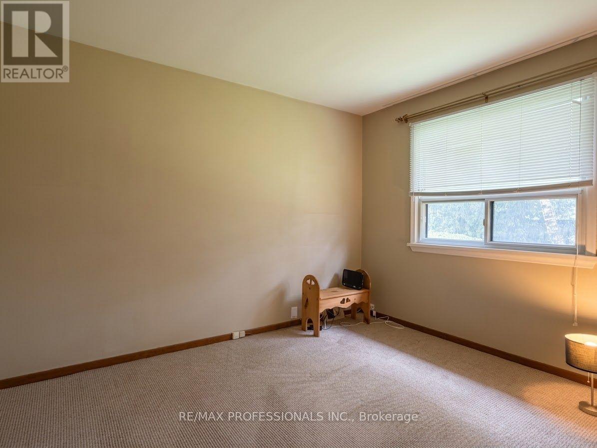 31 Cheshire Drive, Toronto, Ontario  M9B 2N7 - Photo 10 - W13765736