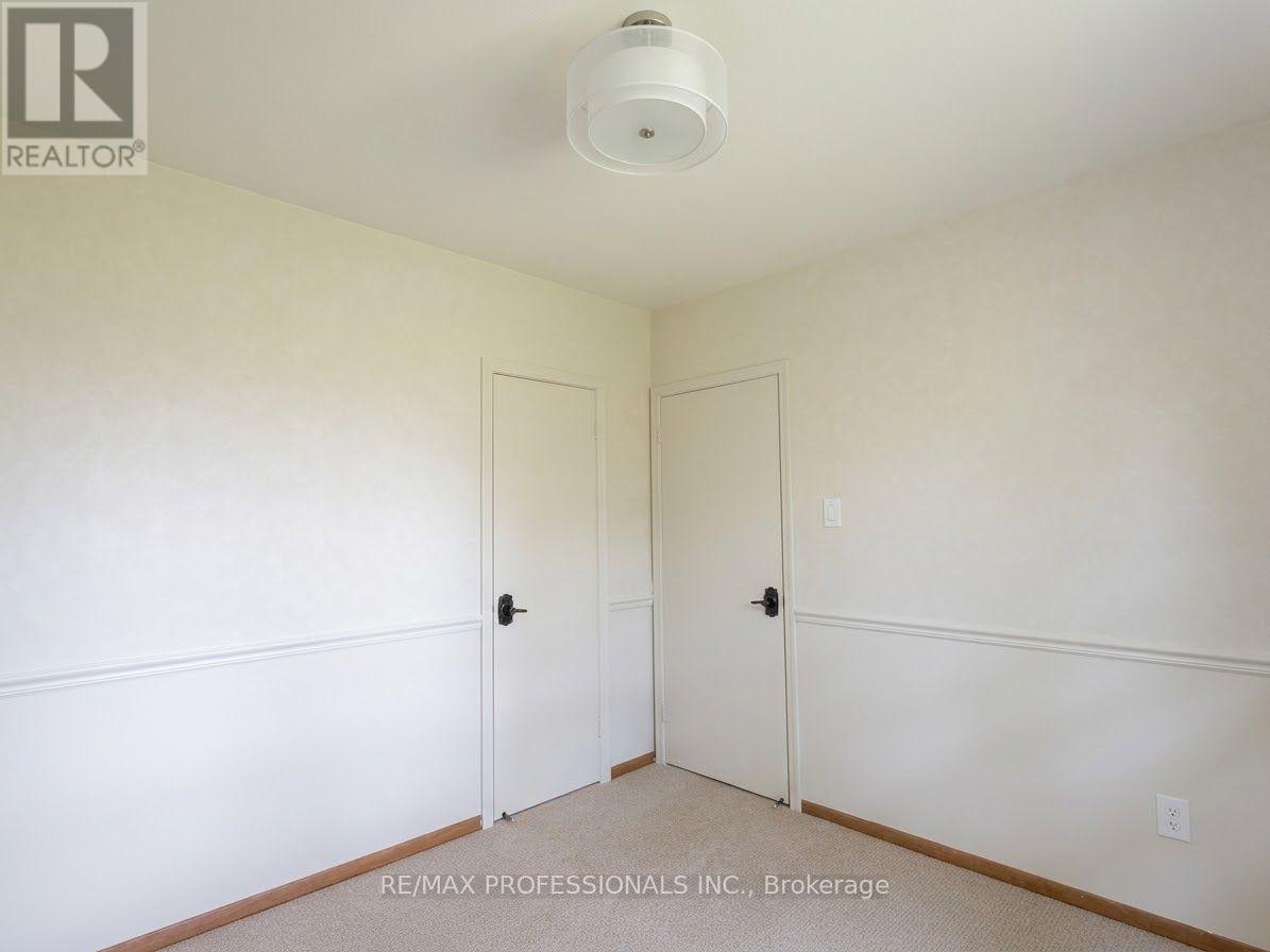 31 Cheshire Drive, Toronto, Ontario  M9B 2N7 - Photo 9 - W13765736
