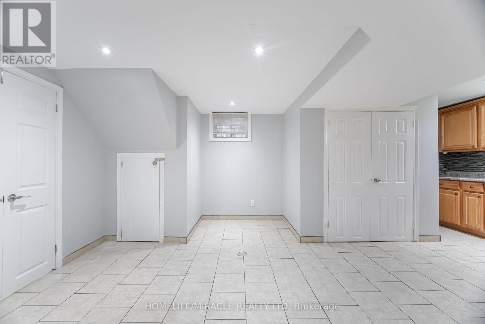 41 Bradstock Road, Toronto, Ontario  M9M 1M9 - Photo 33 - W13765904