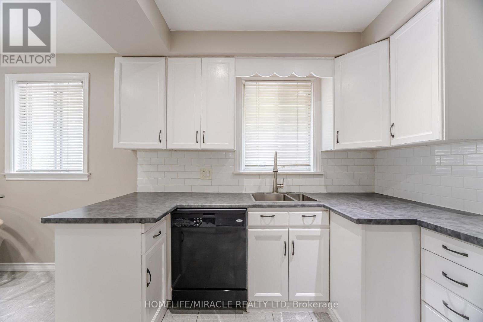 41 Bradstock Road, Toronto, Ontario  M9M 1M9 - Photo 7 - W13765904