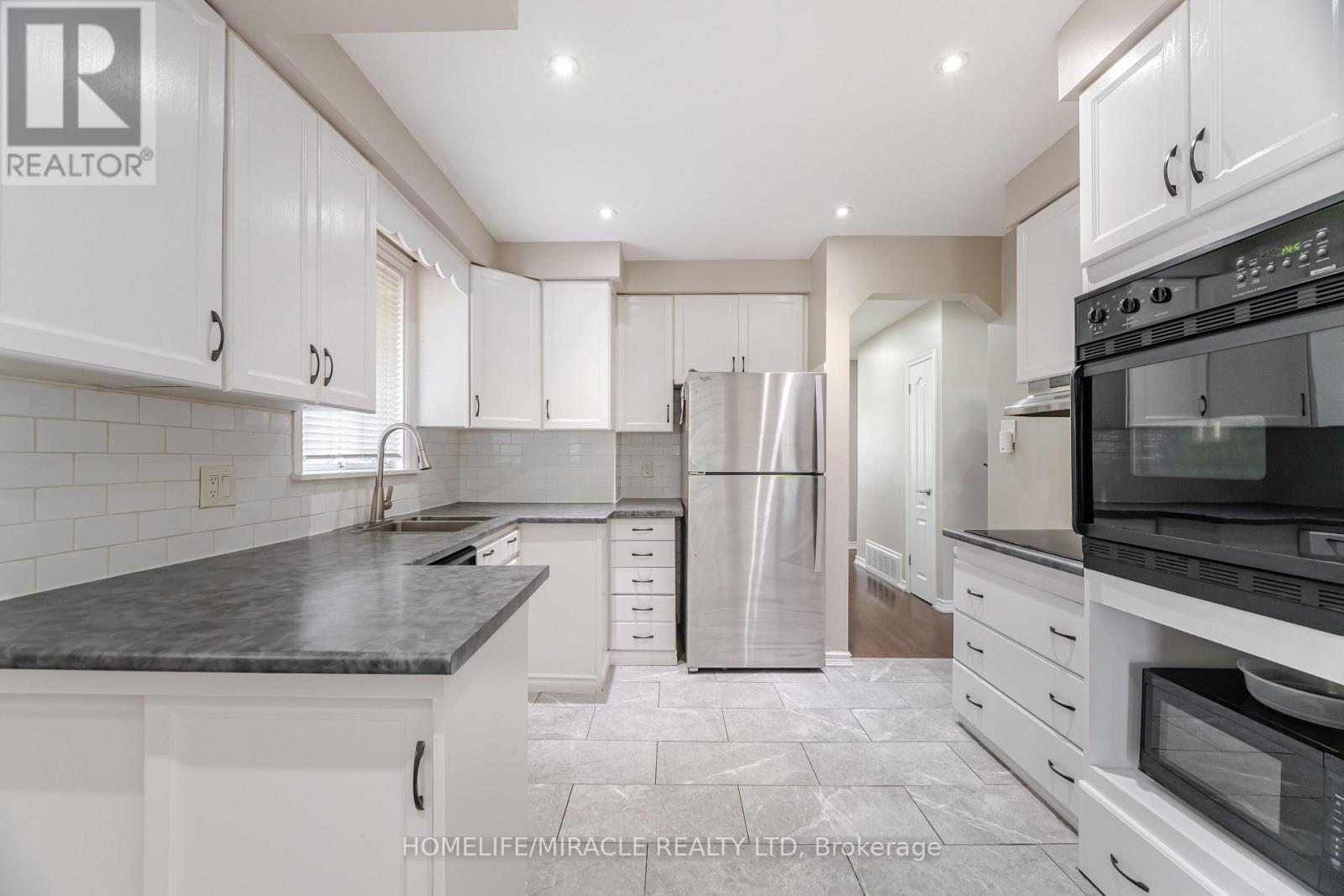 41 Bradstock Road, Toronto, Ontario  M9M 1M9 - Photo 8 - W13765904