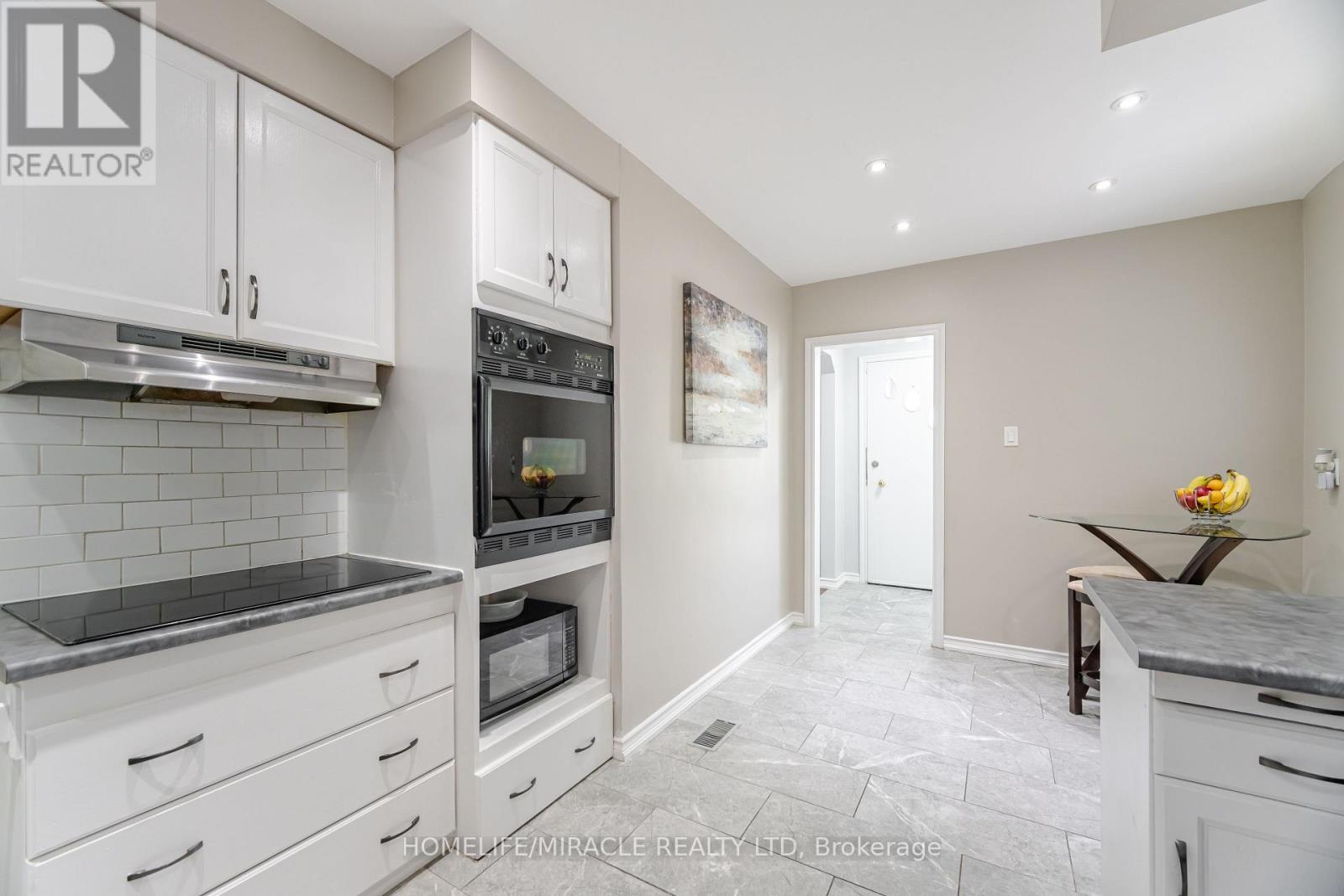 41 Bradstock Road, Toronto, Ontario  M9M 1M9 - Photo 9 - W13765904