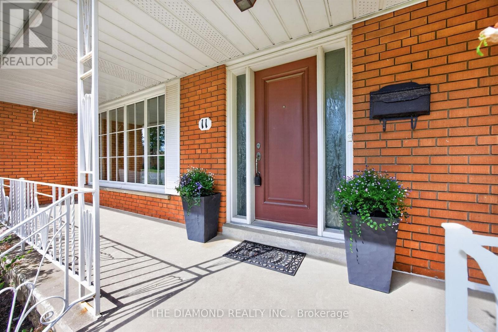 11 Swordbill Drive, Toronto, Ontario  M9A 4V3 - Photo 4 - W13765928
